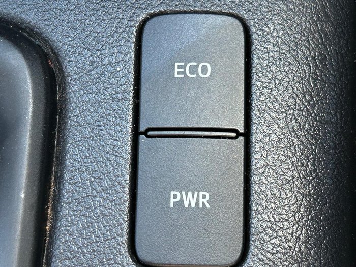 2023 Toyota Hilux SR