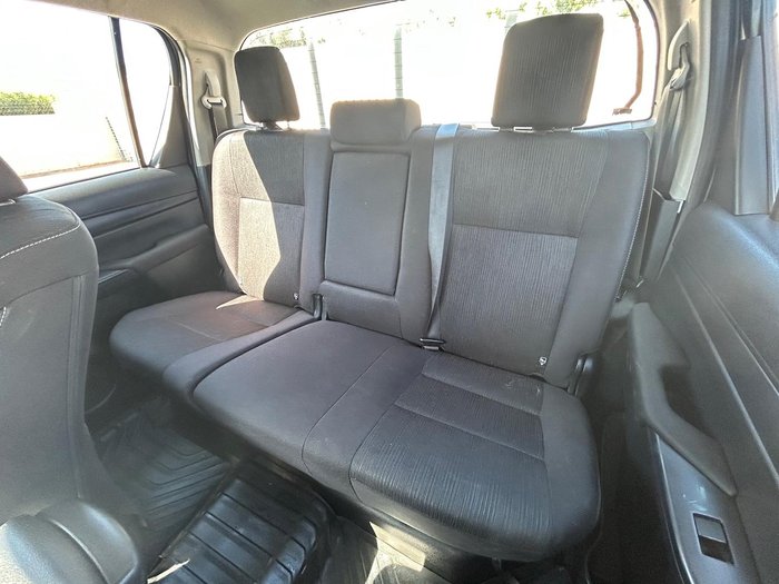 2023 Toyota Hilux SR