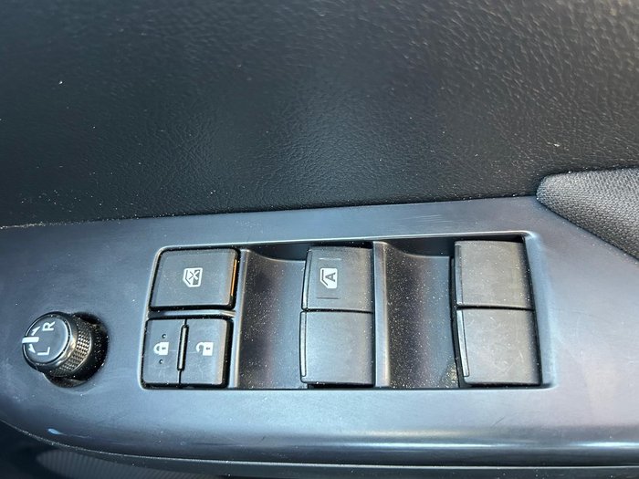 2023 Toyota Hilux SR