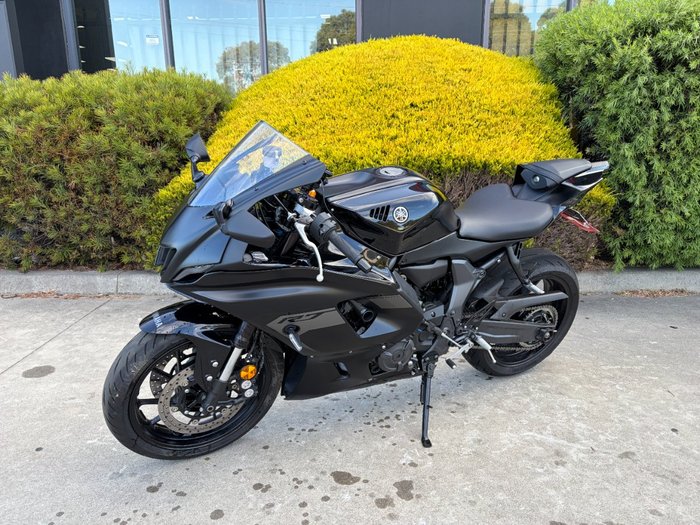 2024 Yamaha YZF-R7LA Black