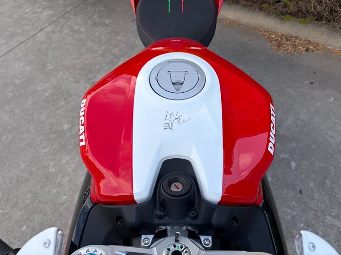 2024 DUCATI PANIGALE V2 BAYLISS 20TH ANNIV Red