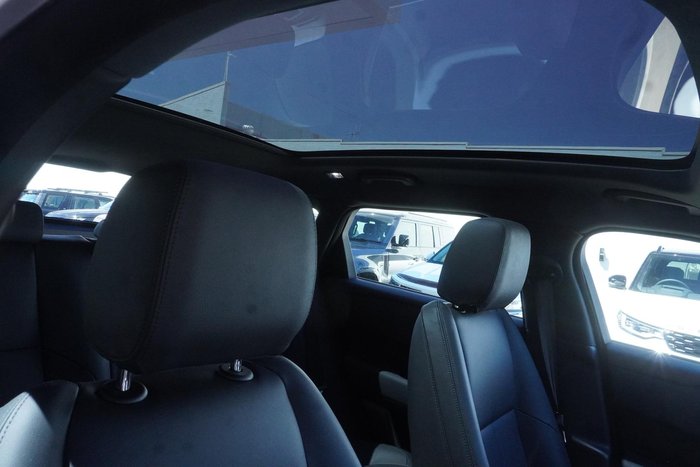 2025 Land Rover Range Rover Velar P250 Dynamic SE