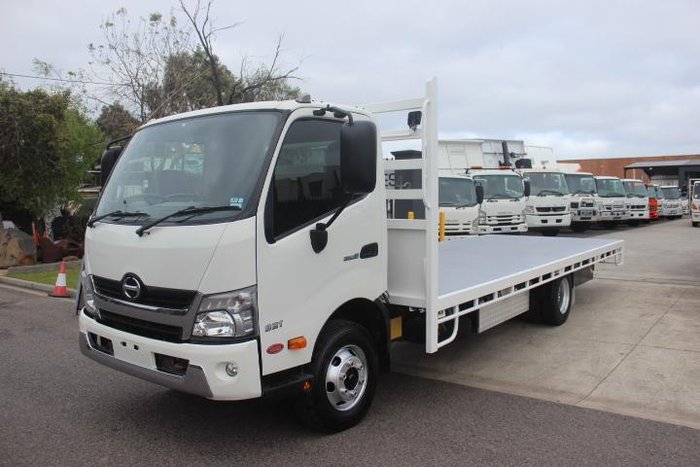 2025 Hino 921- 300 Series 921 AUTOMATIC WHITE