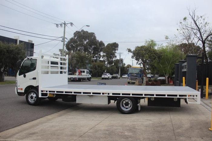 2025 Hino 921- 300 Series 921 AUTOMATIC WHITE