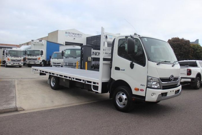 2025 Hino 921- 300 Series 921 AUTOMATIC WHITE