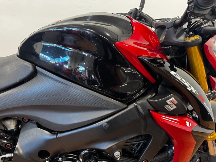 2018 Suzuki GSX-S1000 RED