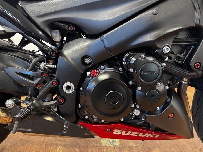 2018 Suzuki GSX-S1000 RED