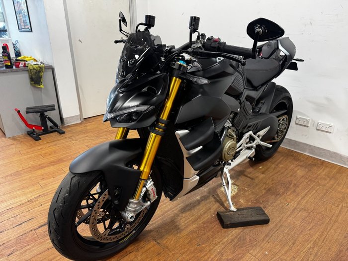 2021 Ducati STREETFIGHTER V4 S Black