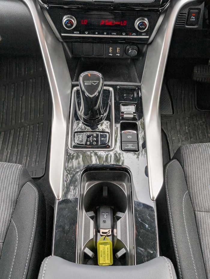 2024 Mitsubishi Eclipse Cross PHEV ES