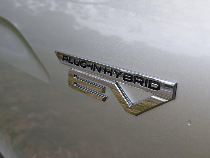 2024 Mitsubishi Eclipse Cross PHEV ES