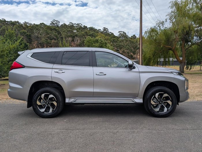 2024 Mitsubishi Pajero Sport GLS