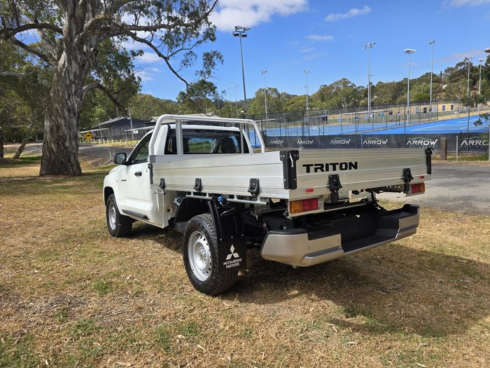 2025 Mitsubishi Triton GLX