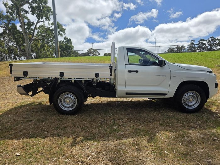 2025 Mitsubishi Triton GLX