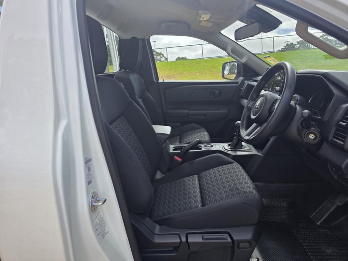 2025 Mitsubishi Triton GLX