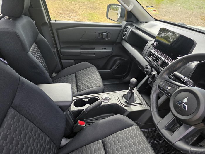 2025 Mitsubishi Triton GLX