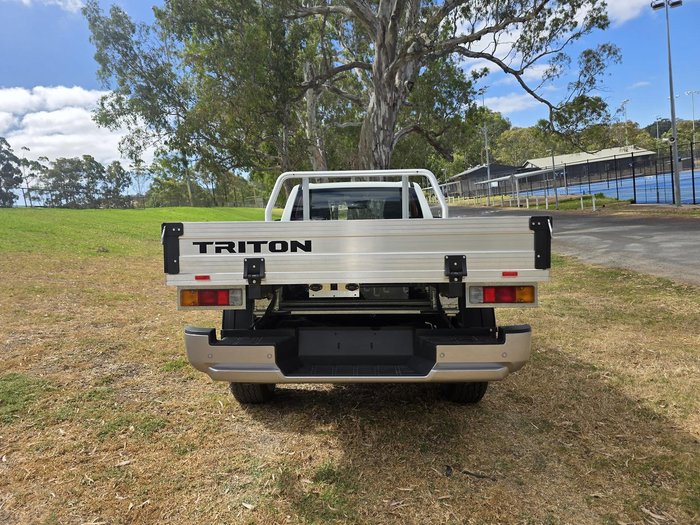 2025 Mitsubishi Triton GLX