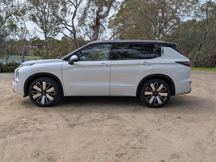 2025 Mitsubishi Outlander Exceed Tourer