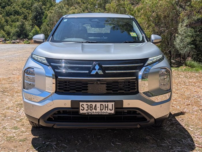2025 Mitsubishi Outlander ES