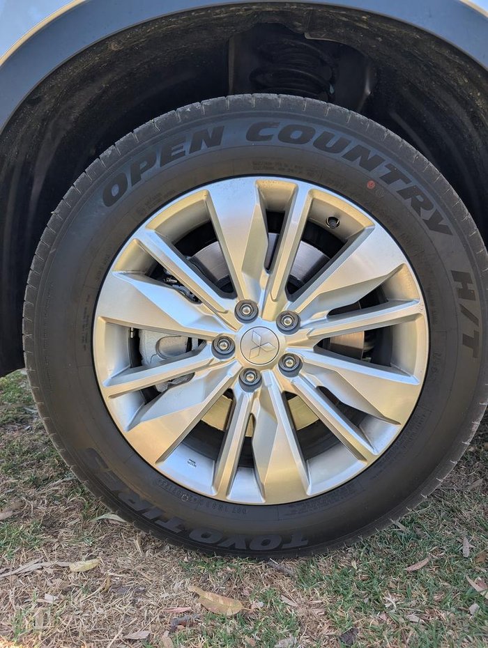 2025 Mitsubishi Outlander ES