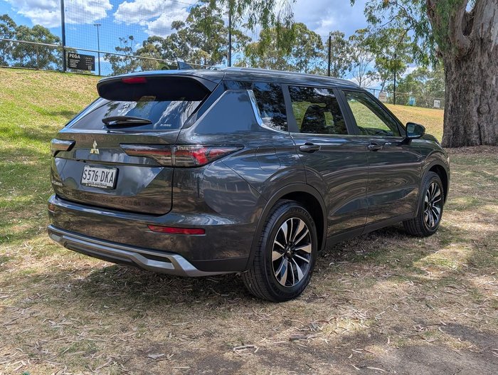 2025 Mitsubishi Outlander LS