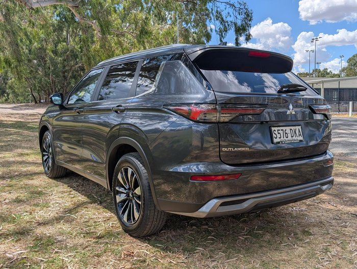2025 Mitsubishi Outlander LS