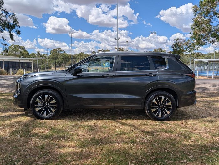 2025 Mitsubishi Outlander LS