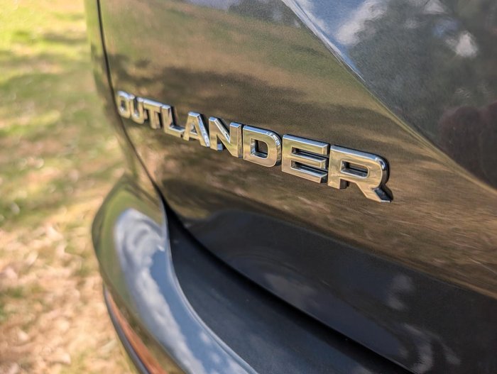 2025 Mitsubishi Outlander LS