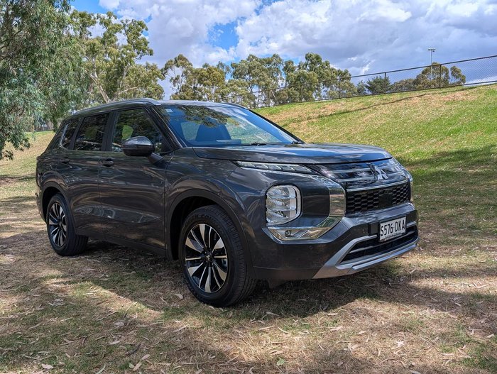 2025 Mitsubishi Outlander LS