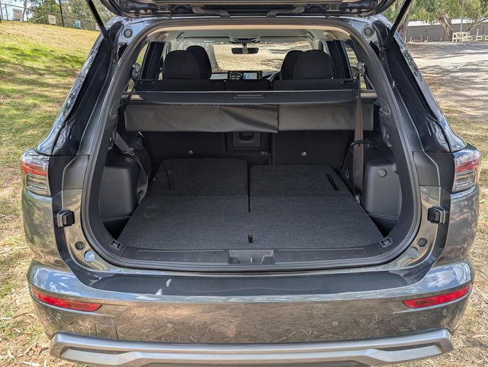 2025 Mitsubishi Outlander LS