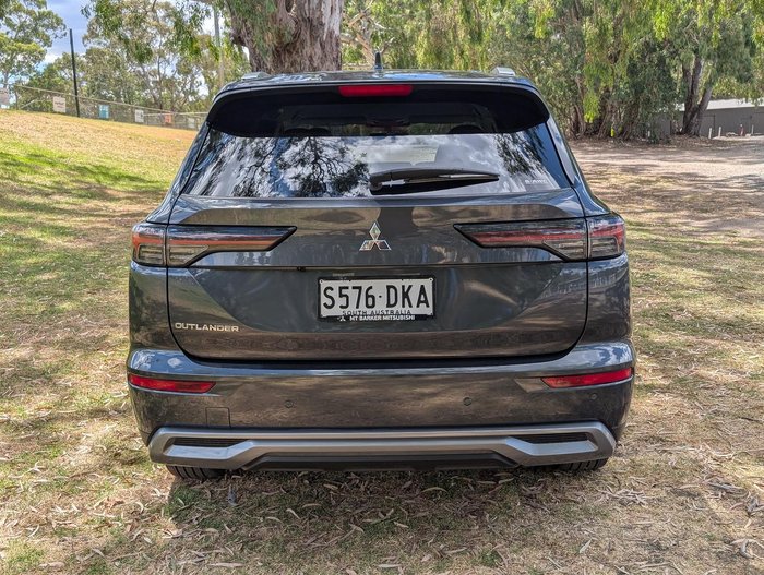 2025 Mitsubishi Outlander LS