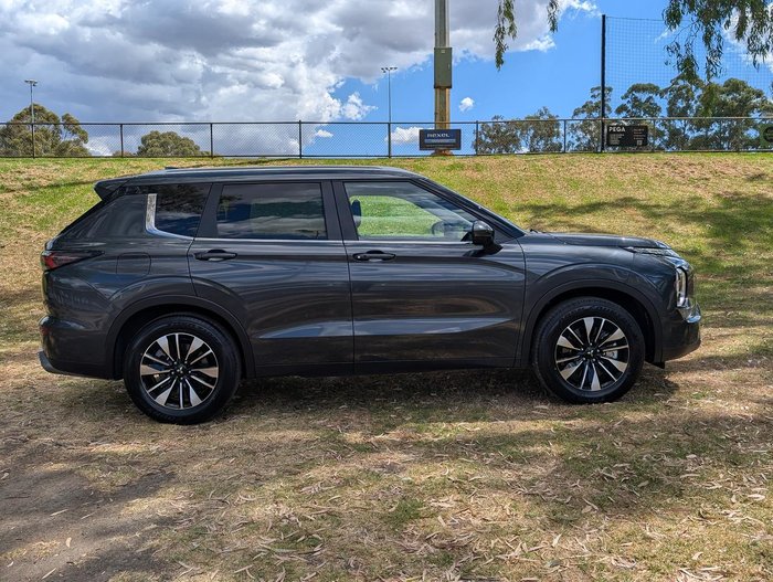 2025 Mitsubishi Outlander LS