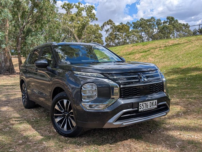 2025 Mitsubishi Outlander LS