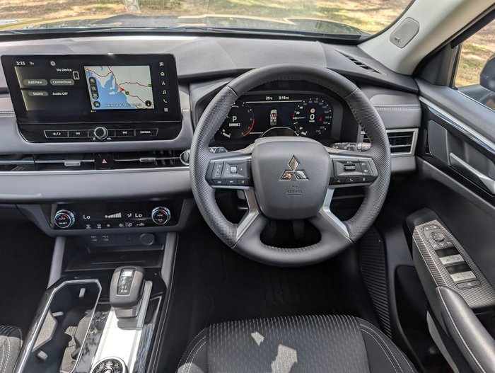 2025 Mitsubishi Outlander LS