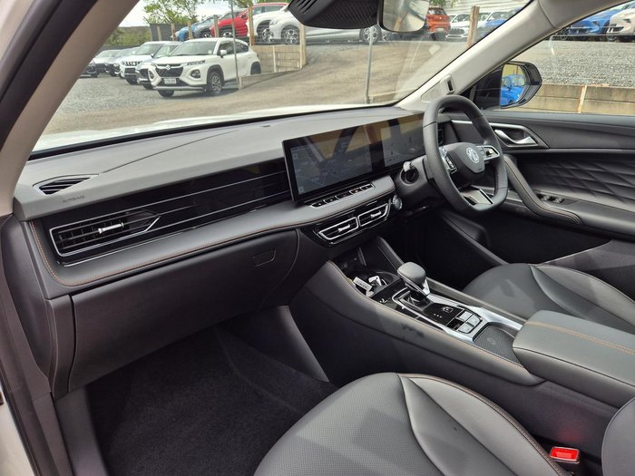 2025 MG HS Super Hybrid Essence