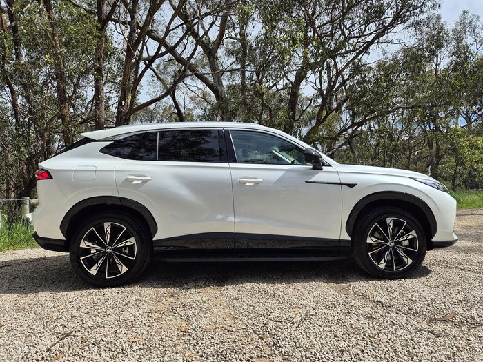 2025 MG HS Super Hybrid Essence