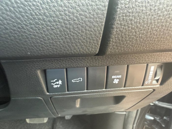 2025 Isuzu MU-X LS-T