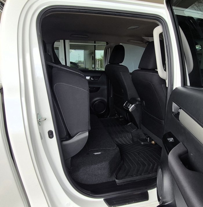 2022 Toyota Hilux SR5