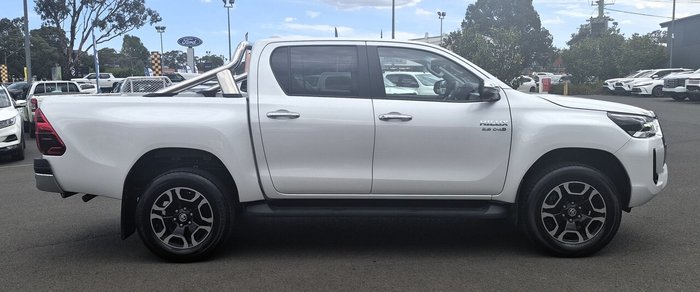 2022 Toyota Hilux SR5