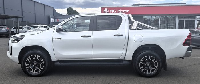 2022 Toyota Hilux SR5