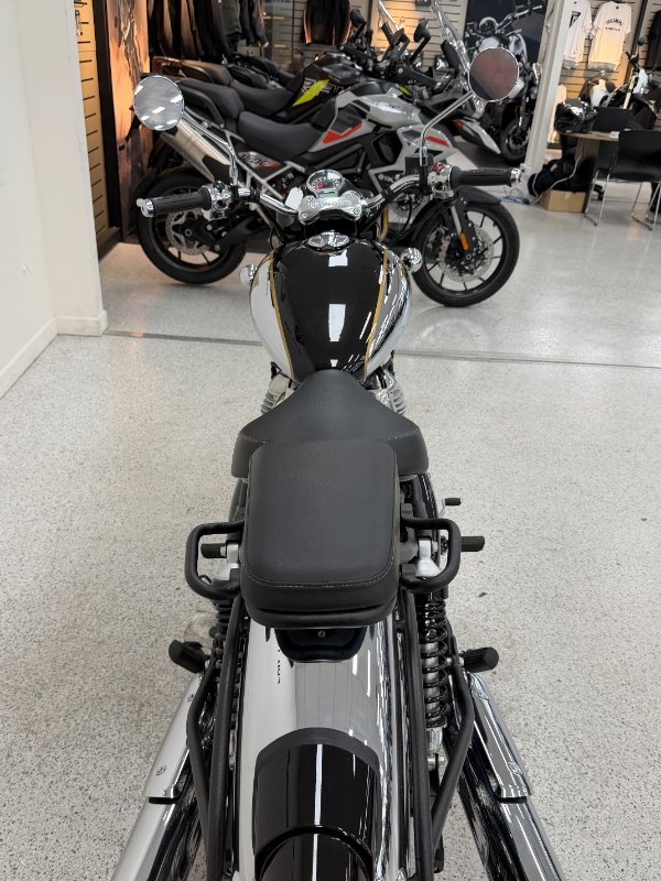 2025 Royal Enfield CLASSIC 650 Black