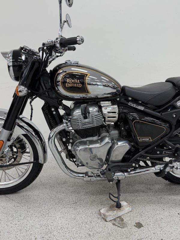 2025 Royal Enfield CLASSIC 650 Black
