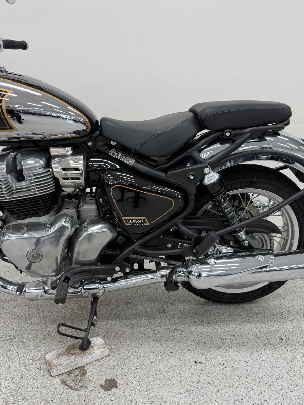 2025 Royal Enfield CLASSIC 650 Black