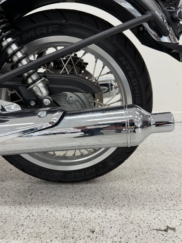 2025 Royal Enfield CLASSIC 650 Black