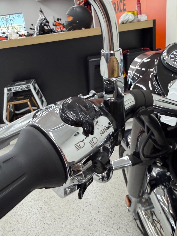 2025 Royal Enfield CLASSIC 650 Black