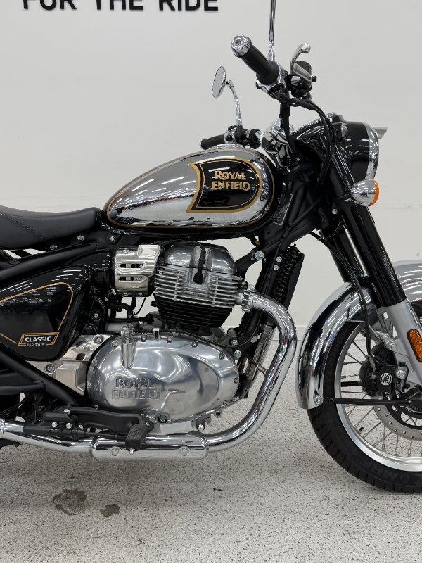 2025 Royal Enfield CLASSIC 650 Black