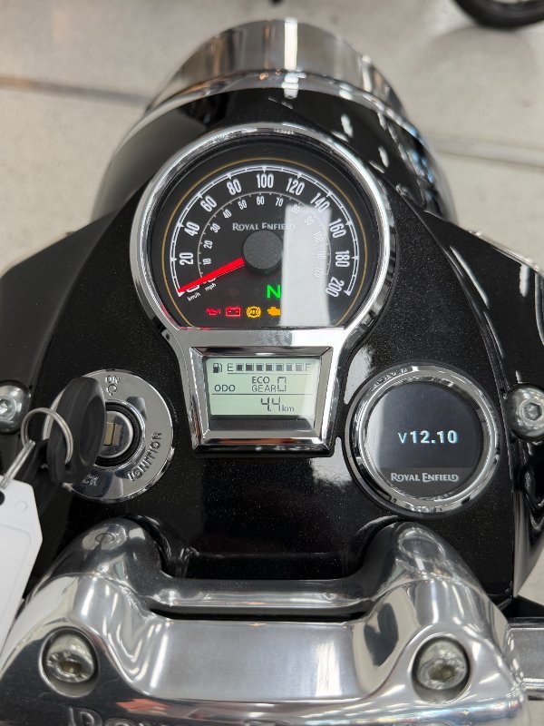 2025 Royal Enfield CLASSIC 650 Black