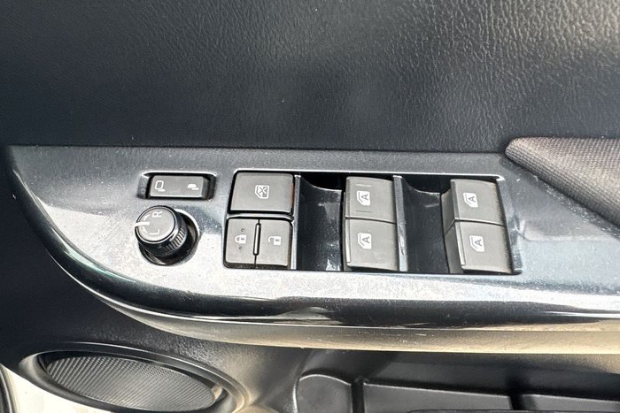 2022 Toyota Hilux SR5