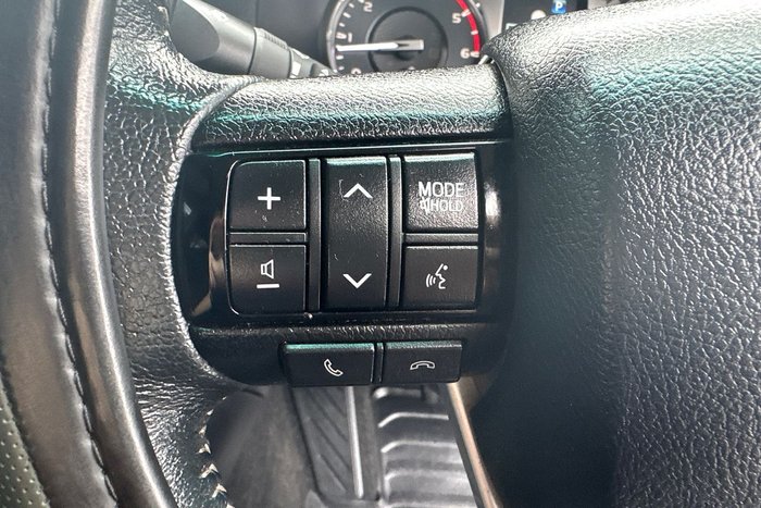 2022 Toyota Hilux SR5