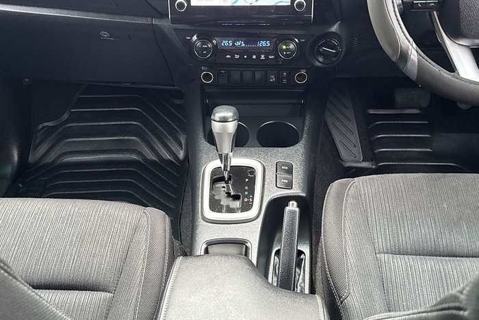 2022 Toyota Hilux SR5