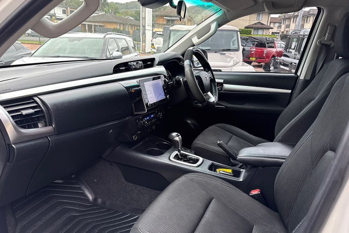 2022 Toyota Hilux SR5